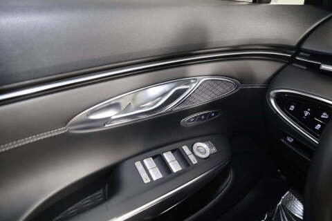 2022 Genesis GV70 2.5T Standard