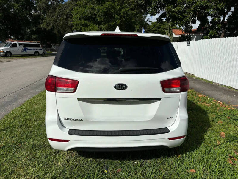 2015 Kia Sedona LX