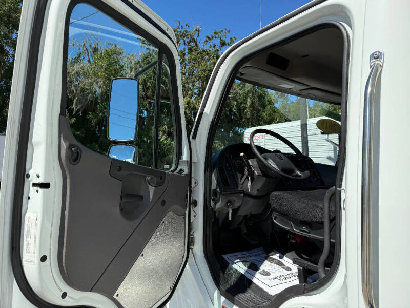 2019 Freightliner M2 106