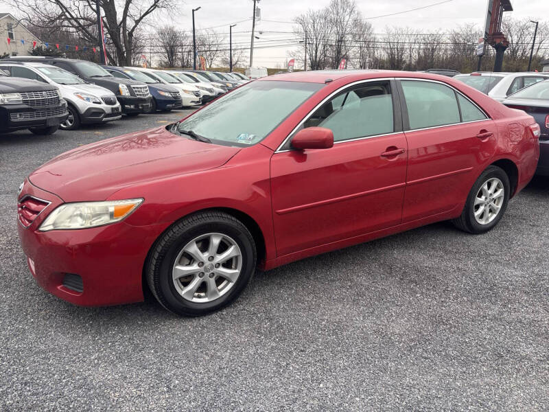 2011 Toyota Camry LE's photo