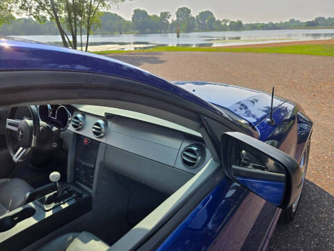 2005 Ford Mustang GT Deluxe