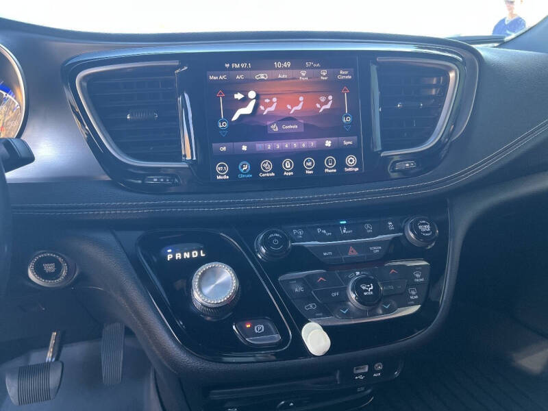 2020 Chrysler Pacifica Limited Red S