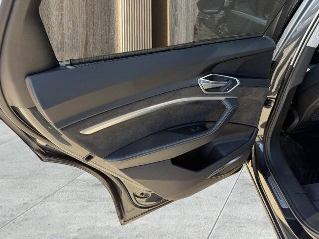 2019 Audi e-tron quattro Prestige