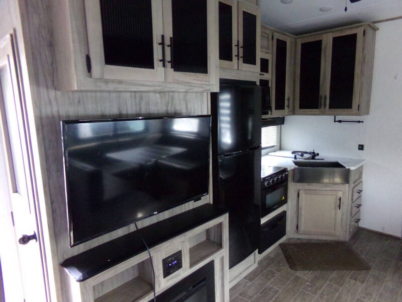 2022 Forest River Cherokee Arctic Wolf