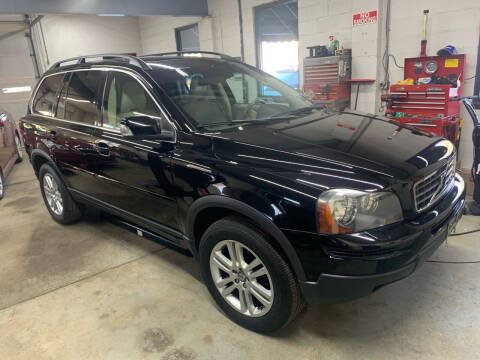 2009 Volvo XC90 for sale at QUINN'S AUTOMOTIVE in Leominster MA