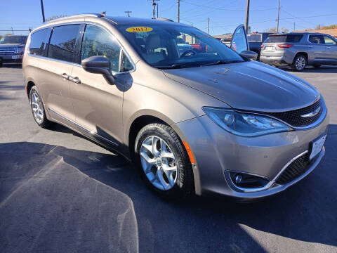 2017 Chrysler Pacifica Touring-L Plus