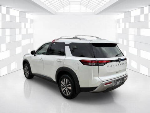 2025 Nissan Pathfinder SL