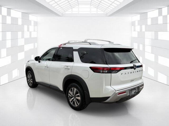 2025 Nissan Pathfinder SL