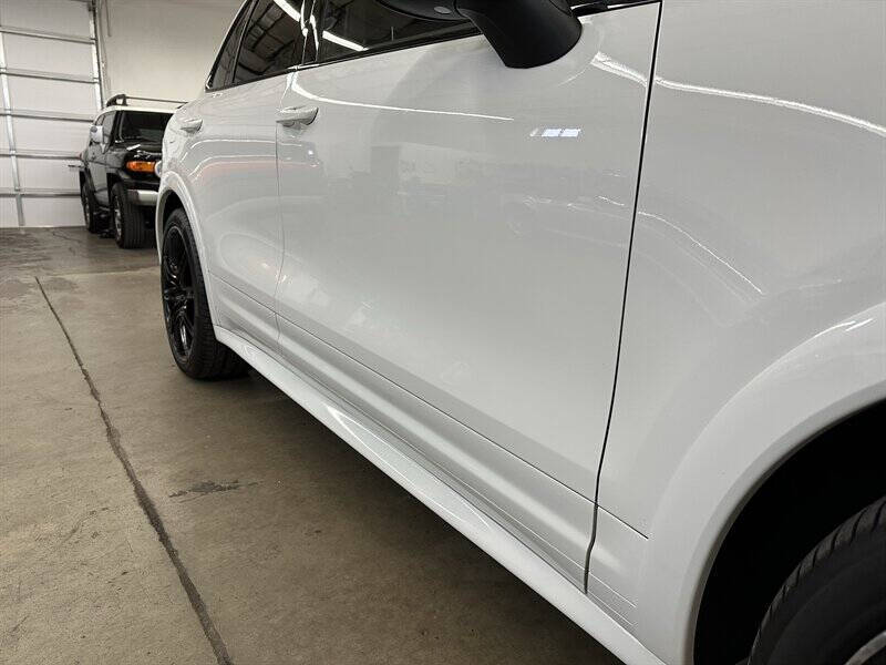 2013 Porsche Cayenne GTS