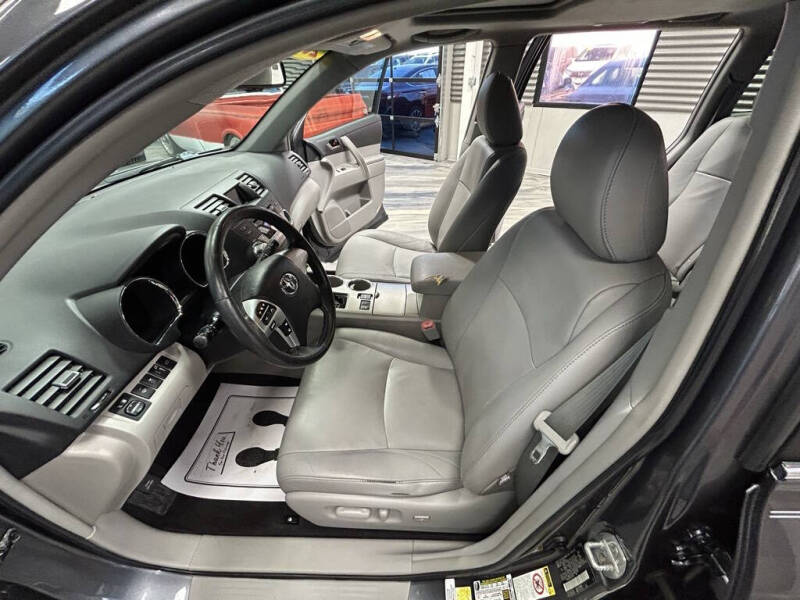 2011 Toyota Highlander SE