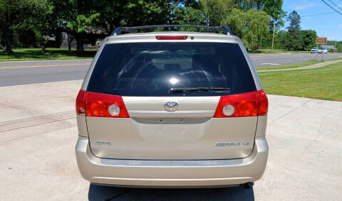 2009 Toyota Sienna LE 8-Passenger