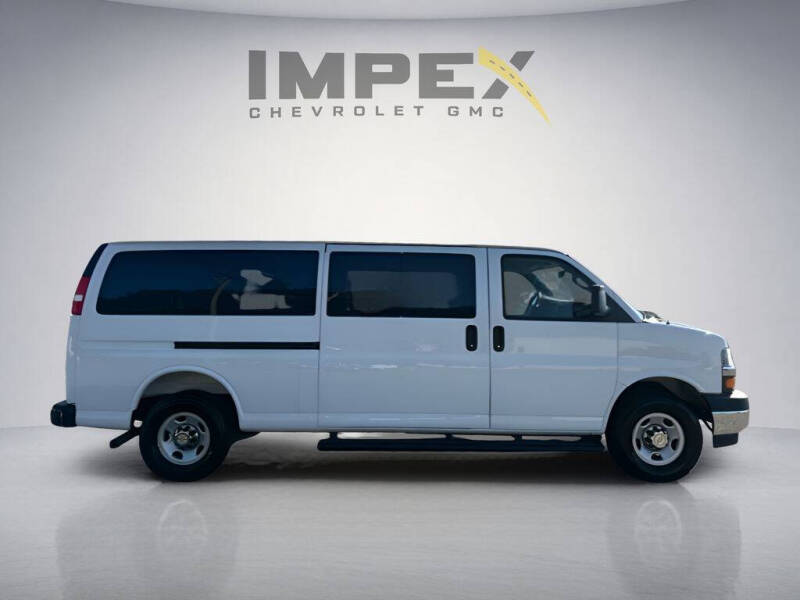 2025 Chevrolet Express LT 3500