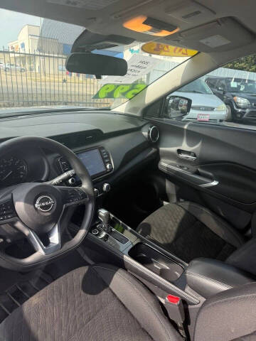 2024 Nissan Kicks SV