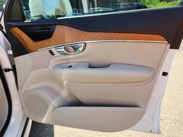 2020 Volvo XC90 T6 Inscription 6-Passenger