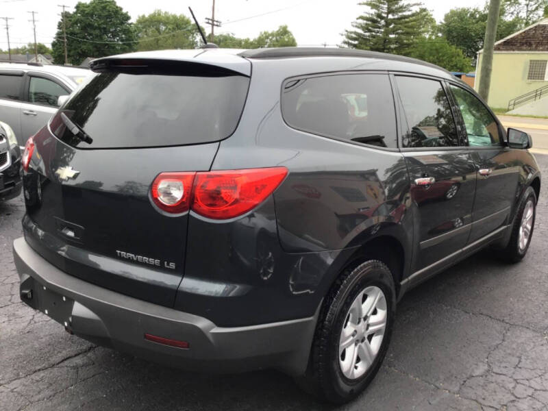 2011 Chevrolet Traverse LS