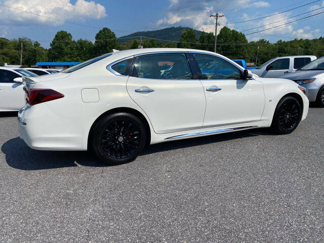 2015 INFINITI Q70L for sale at Driven Pre-Owned in Lenoir, NC