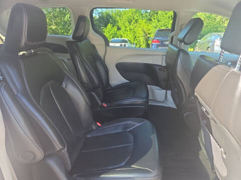 2024 Chrysler Pacifica Plug-In Hybrid Select