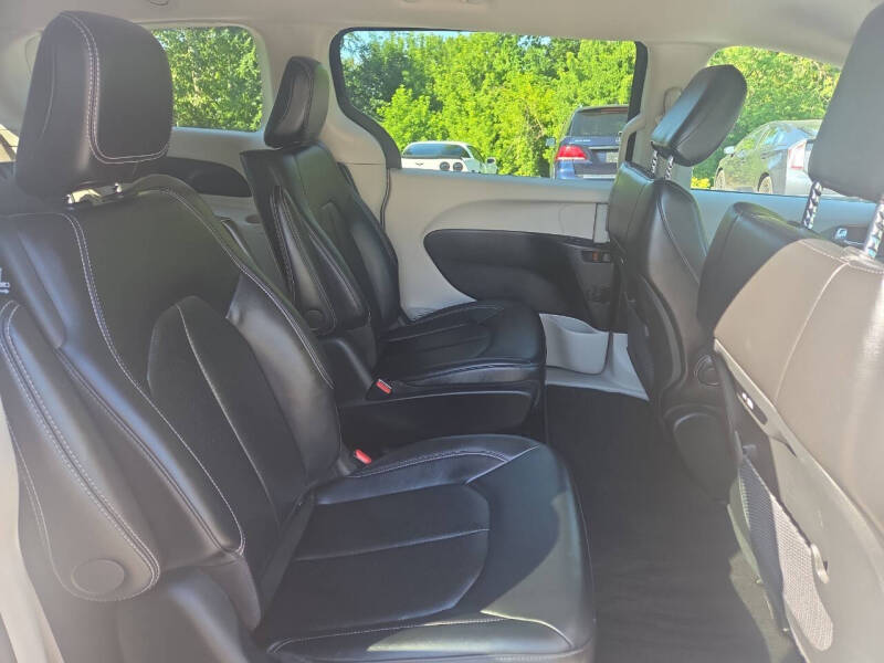 2024 Chrysler Pacifica Plug-In Hybrid Select