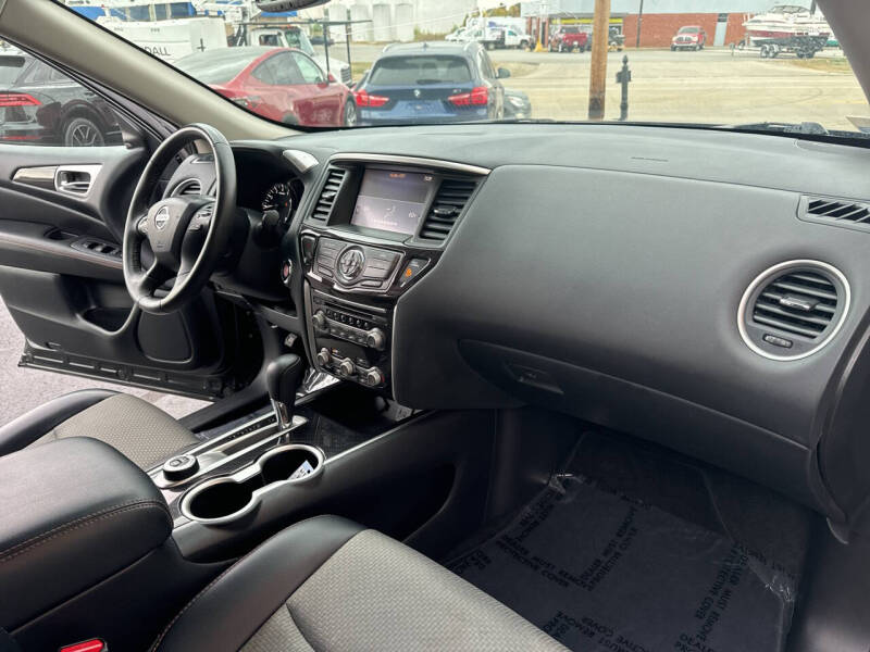 2020 Nissan Pathfinder SV