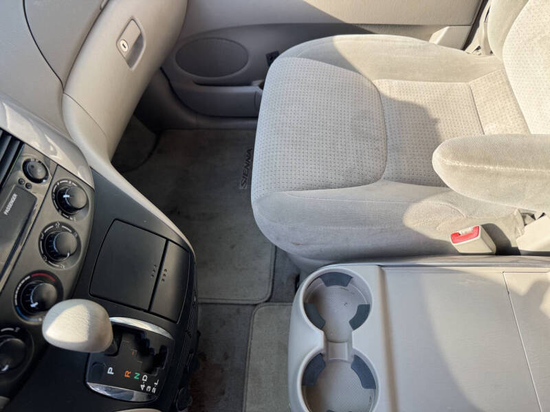 2009 Toyota Sienna LE 7-Passenger