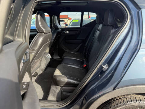 2022 Volvo XC40 T5 R-Design