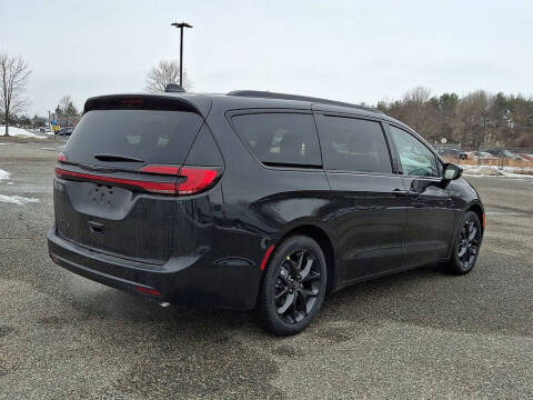 2026 Chrysler Pacifica Select