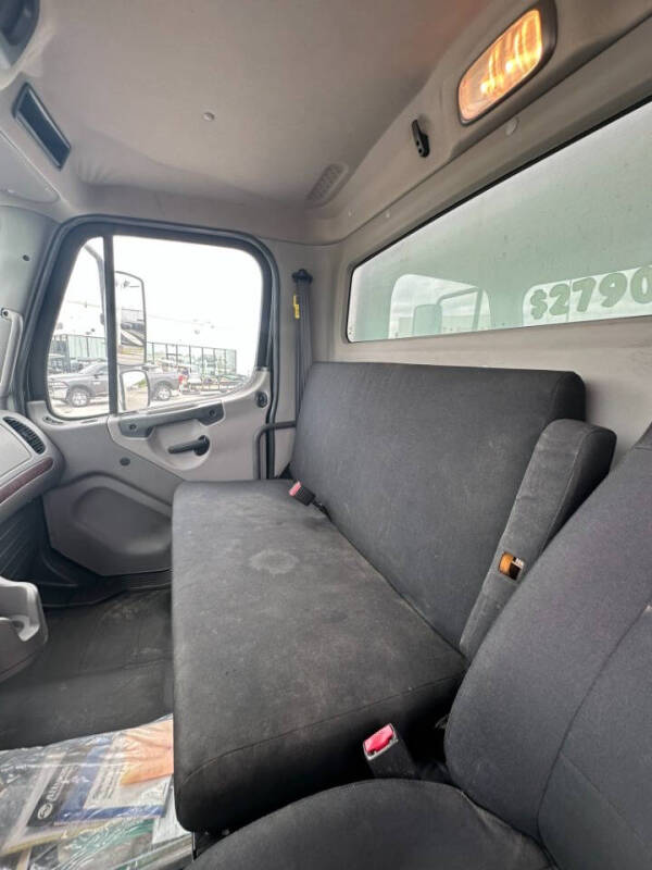 2017 Freightliner M2 106