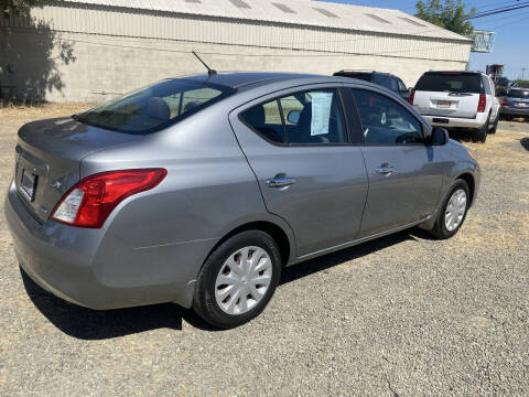 2012 Nissan Versa 1.6 SL