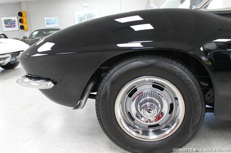 1961 Chevrolet Corvette 28