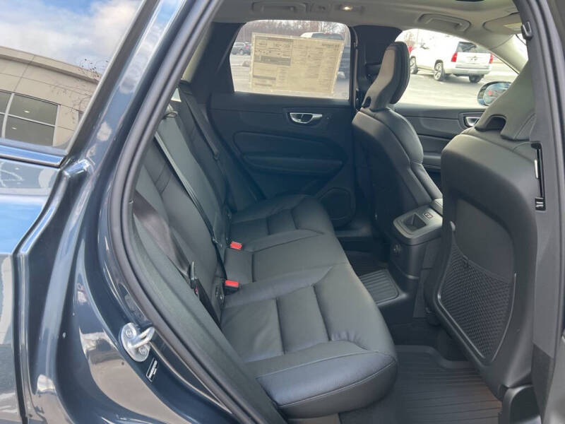 2025 Volvo XC60 T8 Plus Dark Theme