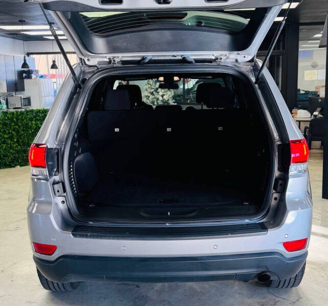 2020 Jeep Grand Cherokee Laredo E