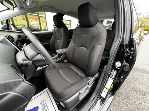 2022 Toyota Prius LE