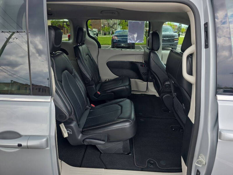 2024 Chrysler Pacifica Touring L