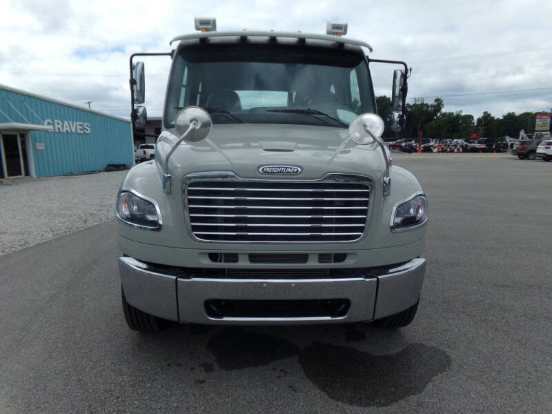 2024 Freightliner M2 106