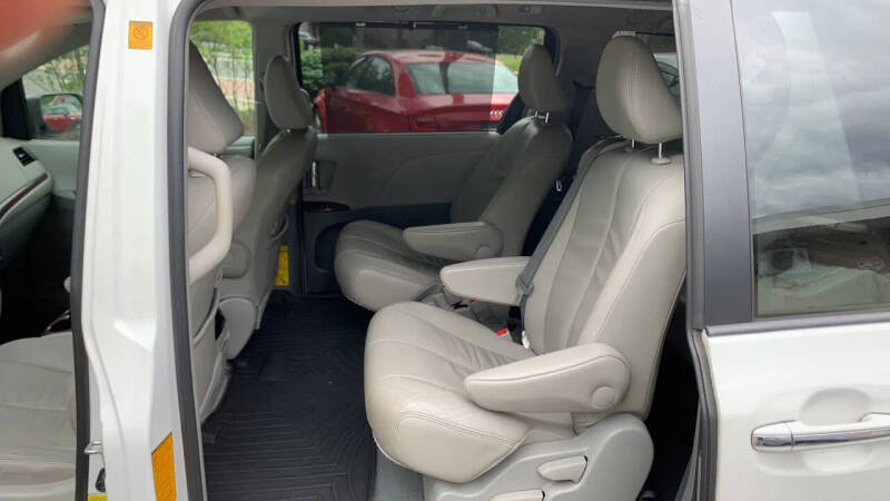 2012 Toyota Sienna