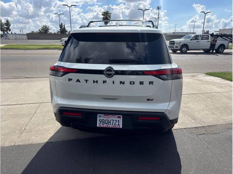 2022 Nissan Pathfinder SV