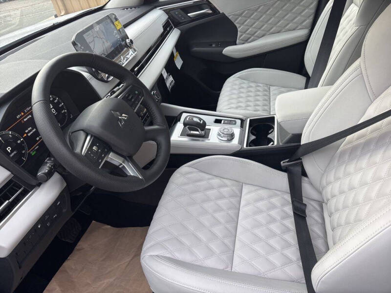 2025 Mitsubishi Outlander PHEV SEL