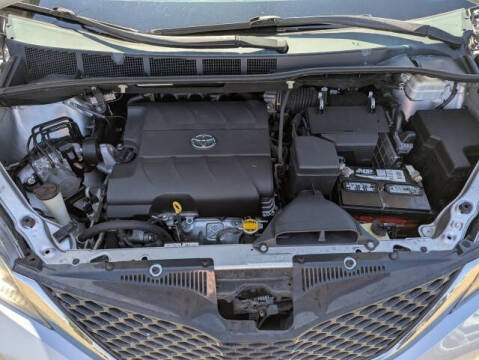 2014 Toyota Sienna SE 8-Passenger