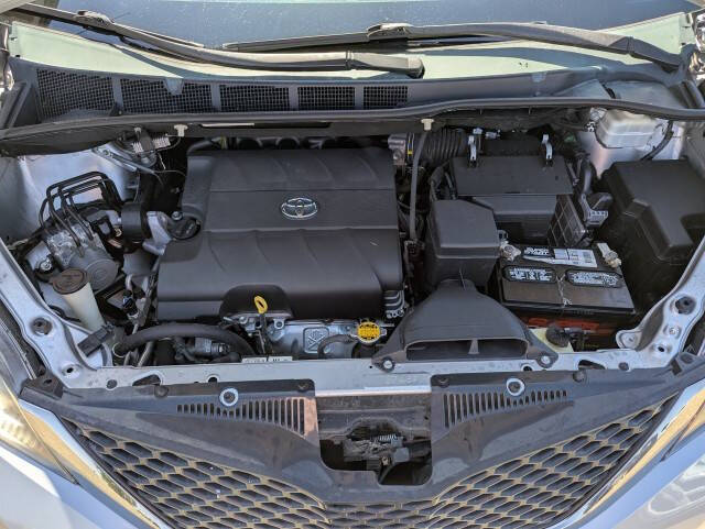 2014 Toyota Sienna SE 8-Passenger