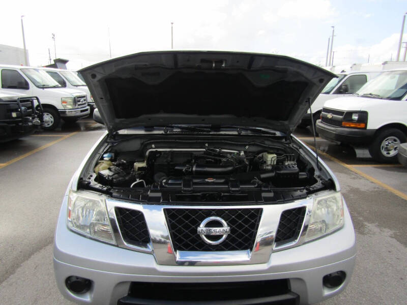 2015 Nissan Frontier SV photo 17