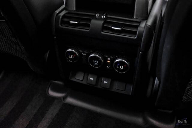 2024 Land Rover Defender 130 P400 X-Dynamic SE