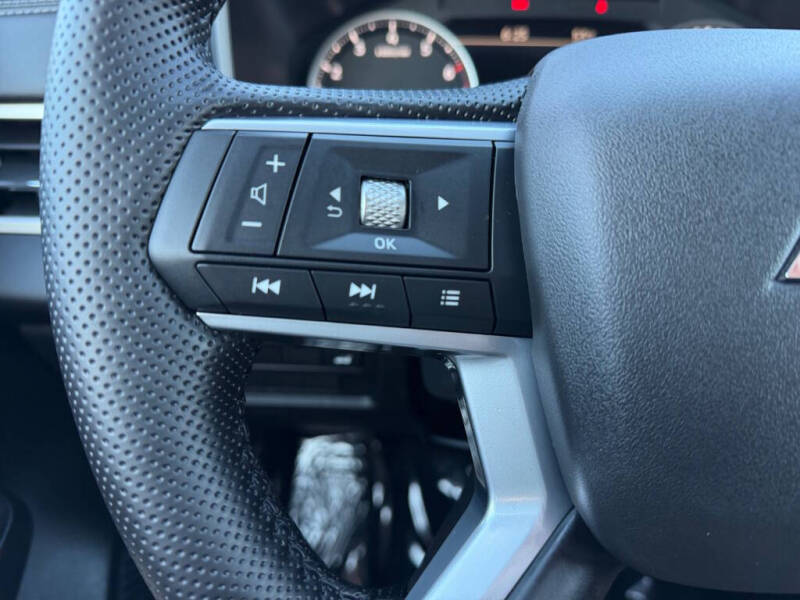 2026 Mitsubishi Outlander SE