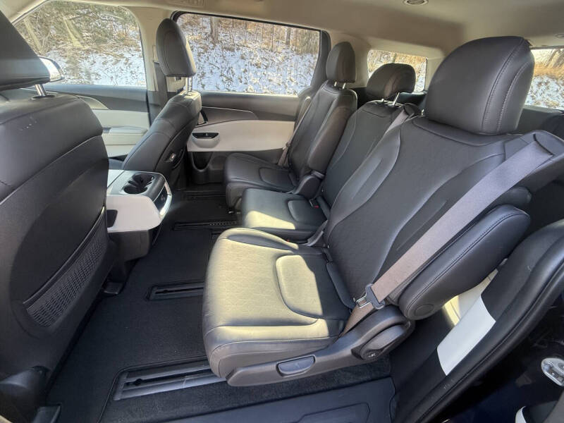 2023 Kia Carnival LX