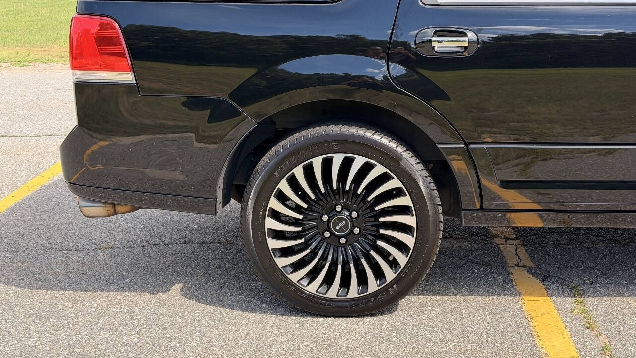 View vehicle photo 7
