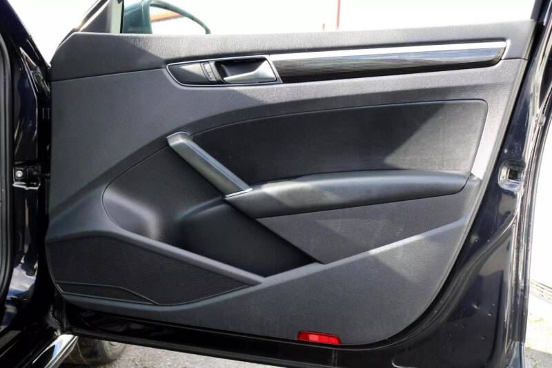 2019 Volkswagen Passat SE R-Line