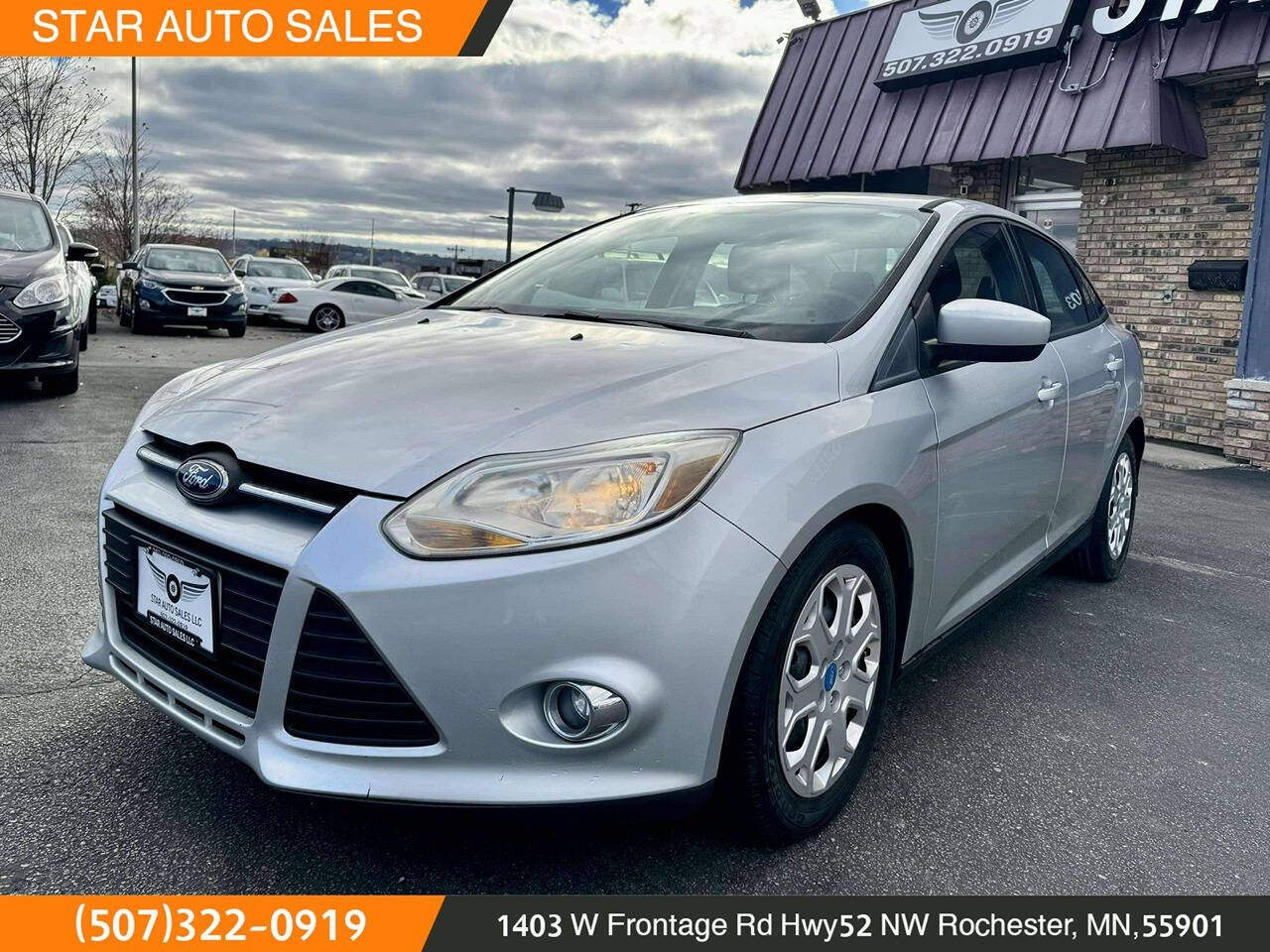 Silver 2012 Ford Focus SE SE 4dr Sedan 2
