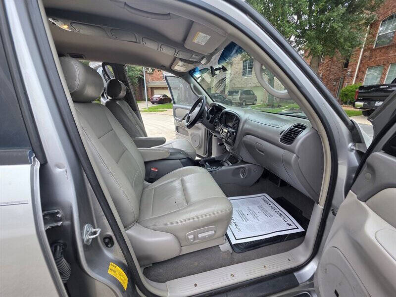 2004 Toyota Sequoia SR5