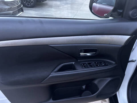 2017 Mitsubishi Outlander ES