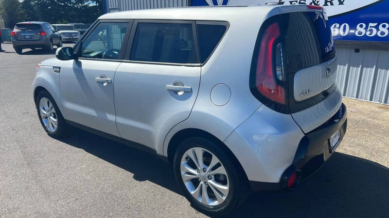 2016 Kia Soul +