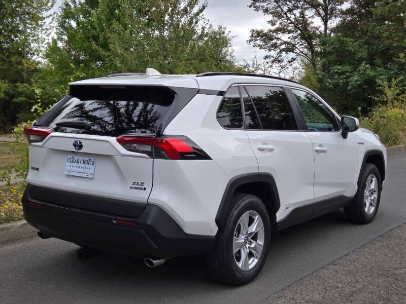 2020 Toyota RAV4 XLE's photo